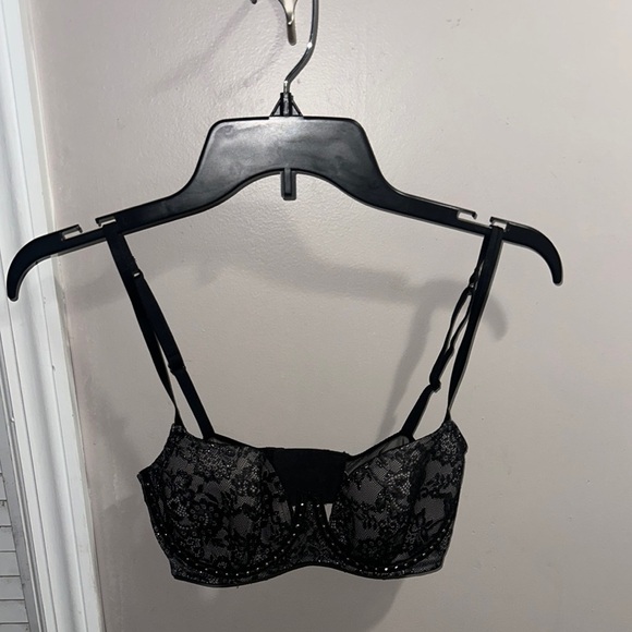 VICTORIA SECRET NWOT ELEGANT Black Lace Bra 34 C - Picture 1 of 3
